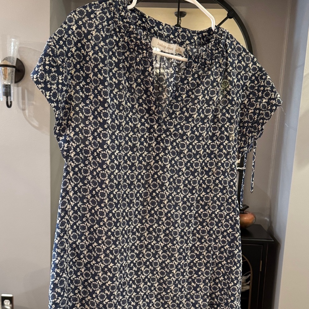 NWT Bishop + Young Navy and White Floral Blouse